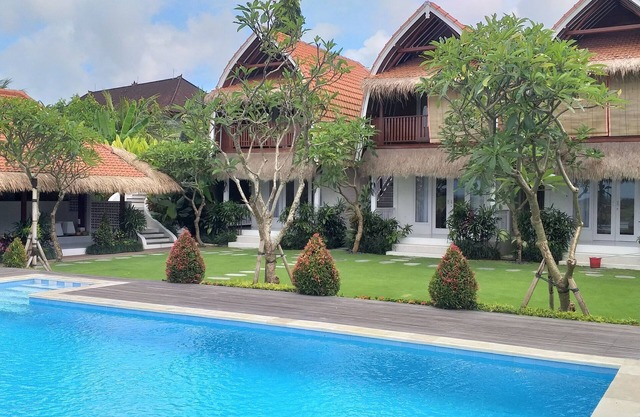 COZY RESORT ROOMS WITH GARDEN AND SWIMMING POOL IN KUTA, WH3