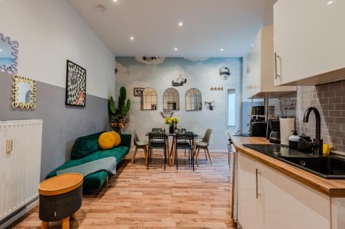 Cozy Retro Chic with Patio and Self Check-in