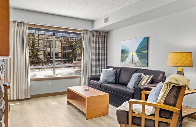 Cozy Rocky Mountain Getaway with Hot Tub! Pet Friendly & Newly Updated!