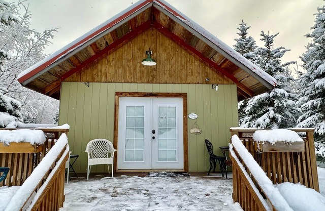 Cozy Romantic Getaway Cabin