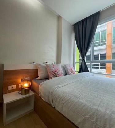 Cozy room at Huai Khwang close to MRT
