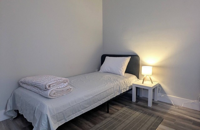 Cozy Room in Halifax