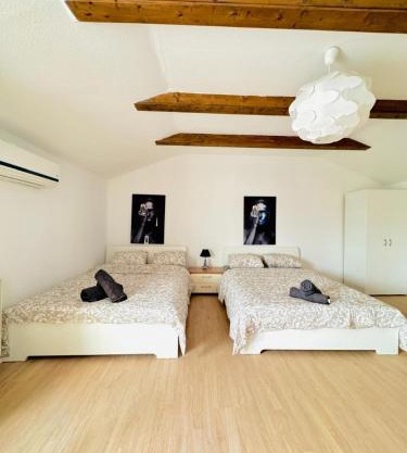 Cozy Rooms in a Villa for Groups, 16-Mins to Blumengärten