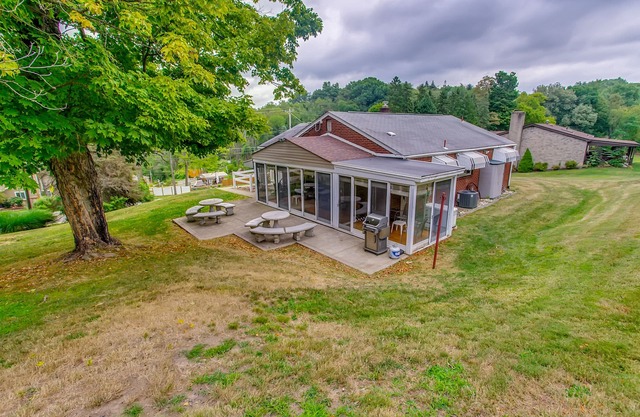 Cozy Rural Country Retreat side Home Close to Pittsburgh!