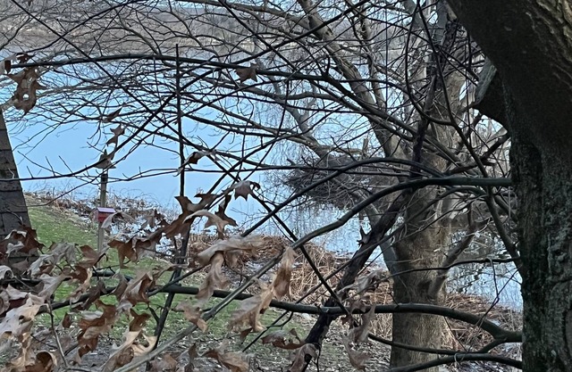 Cozy second-floor apartment on Edinboro Lake