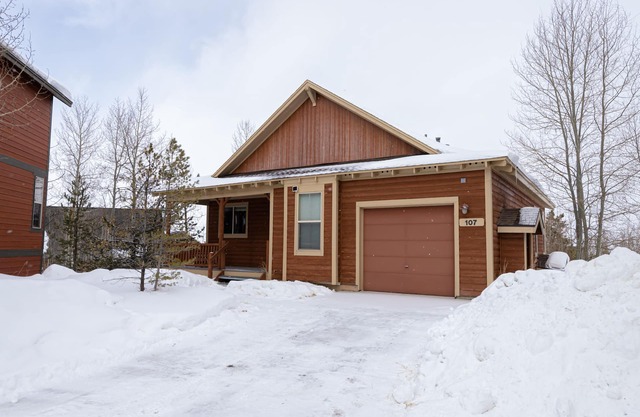 Cozy & spacious Mountain home on Granby Ranch Ski Resort. Great for families!