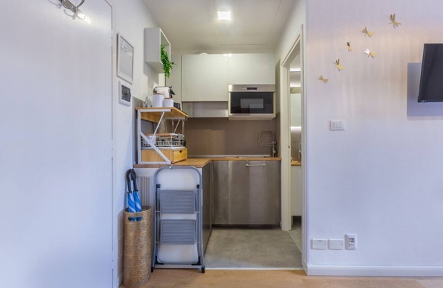Cozy studio apartment located on the first floor of a two-story building.22 sqm, sleeping area with two single beds and bathroomA few steps from Porta San Donato-one of the thirteen access gates,of which today only nine remain-12min by bus from the cente