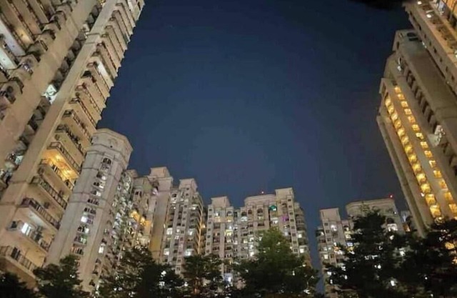 Cozy Studio Apt in Dlf Capital Greens West Delhi