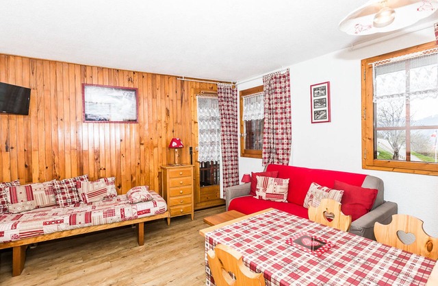 Cozy Studio in Montchavin: Renovated, Ski-in/Ski-out, South-Facing Balcony, Sleeps 3