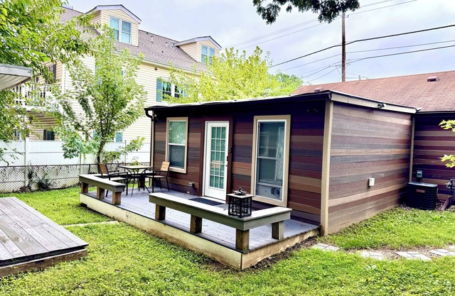 Cozy Studio in Rockville, Walk to The Square and the Metro Station