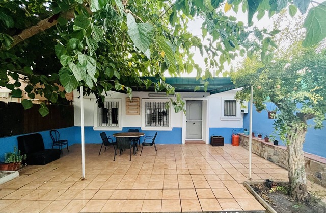 Cozy studio with barbecue, garden and private covered parking