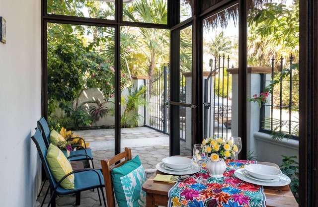 Cozy studio with all the extras. Fully equipped kitchen, TV, free wifi, pool.