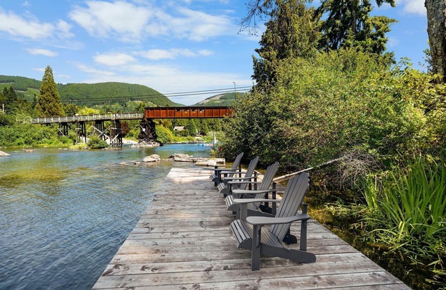 Cozy Suite at Riverside Boutique Motel – Arbutus