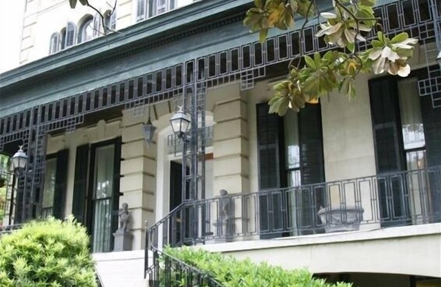 Cozy Suite, Historic District, Great Price!