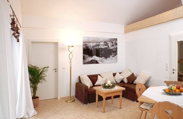 Cozy, sunny & newly renovated apartment with a view of the Zugspitze - 4 stars