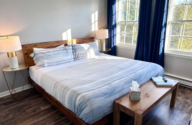 Cozy Townhome w/King Beds Fast WIFI Hiking Kayak