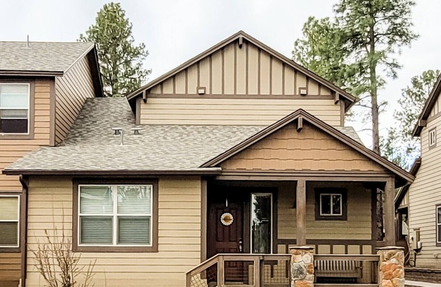 Cozy Townhouse in the Pines