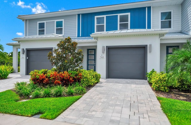 Cozy Townhouse near Disney with Resort & Waterpark Access - 7908SD