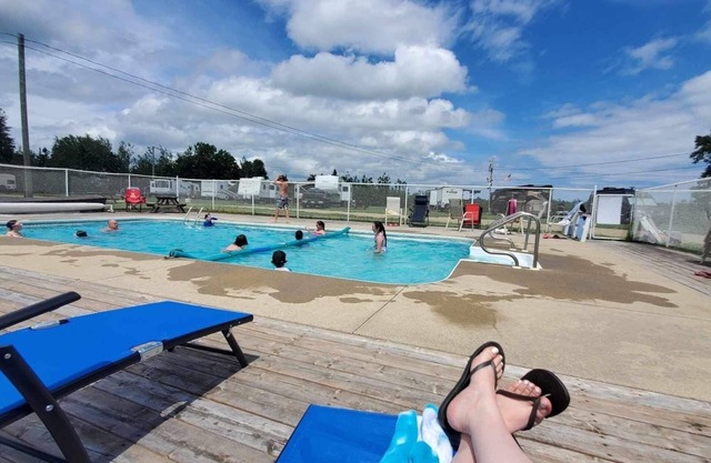 Cozy two bed cabin with river view