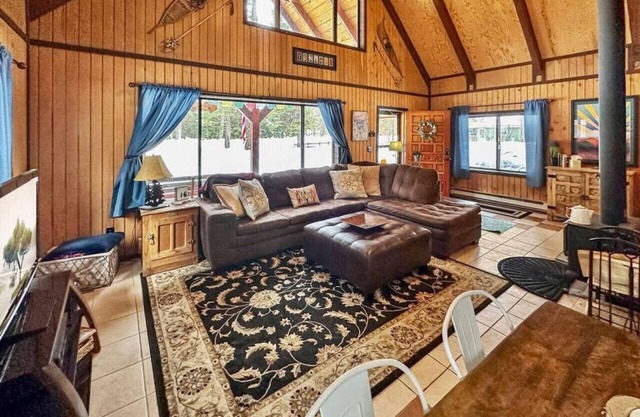 Cozy Two Bedroom Cabin In Donnelly