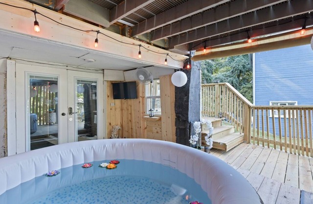 Cozy unique space in serene West Homestead with sauna and outdoor hot tub.