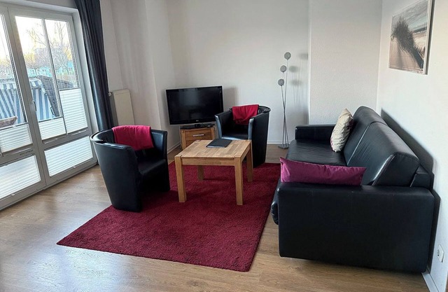 Cozy vacation apartment at the marina, short walk to the city center