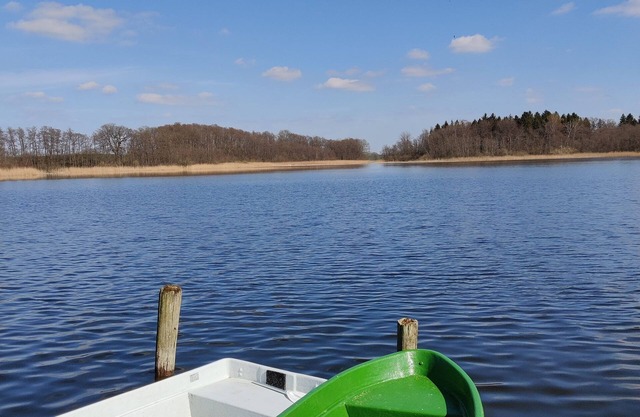 Cozy vacation apartment directly on the lake in beautiful nature