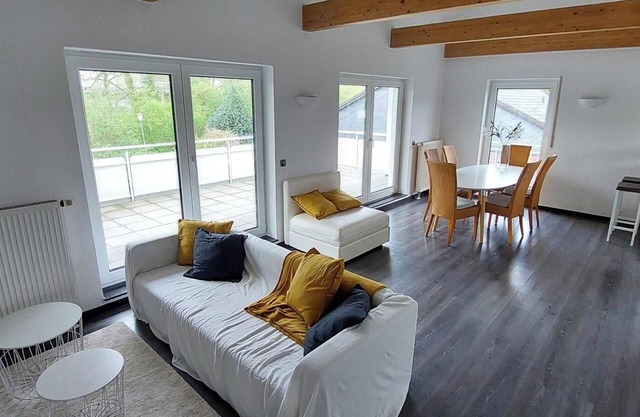 Cozy vacation apartment by the swimming pool