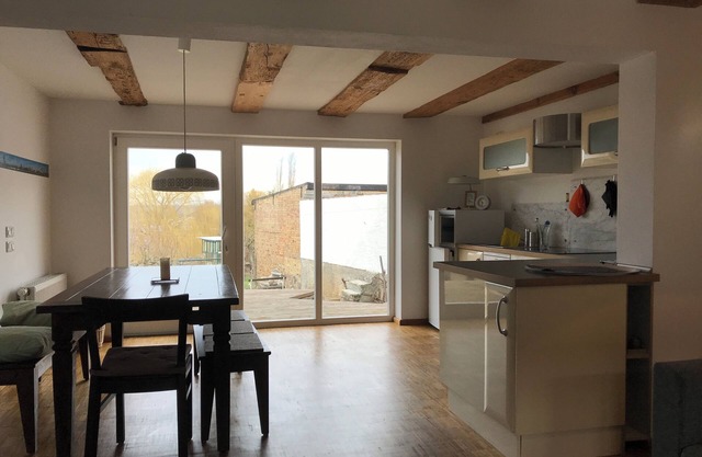 Cozy vacation home with lake view and garden. The bathing area is only 2 minutes away!