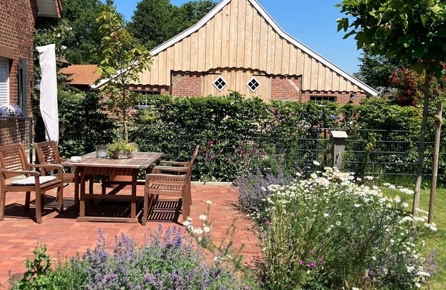 Cozy vacation home in a rural location with a large garden