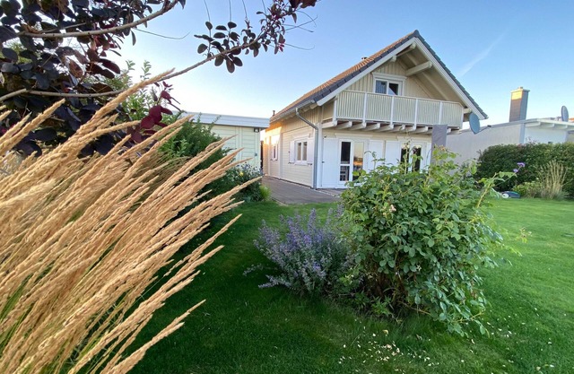 Cozy vacation home on the beautiful Mühlfeldsee with private beach, sauna and fireplace