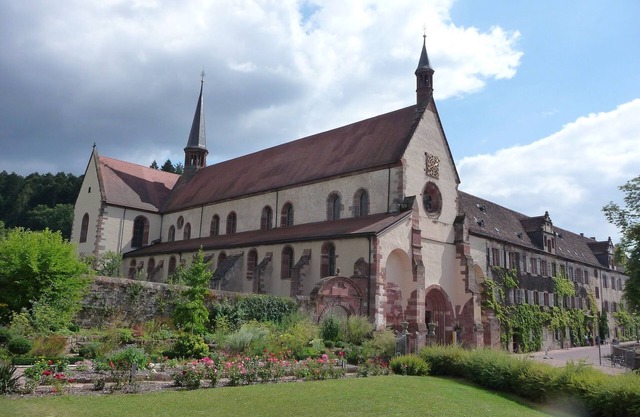 Cozy vacation home with balcony