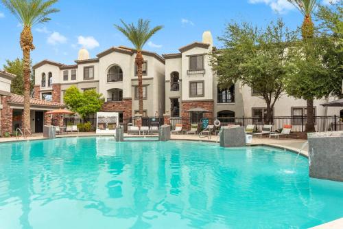CozySuites Glendale by the stadium with pool 19