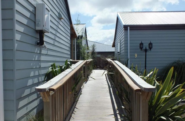 Cranford Cottages And Motel