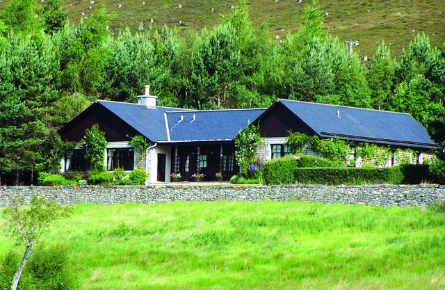 CREAG BHALG - MAR LODGE ESTATE, with open fire in Braemar