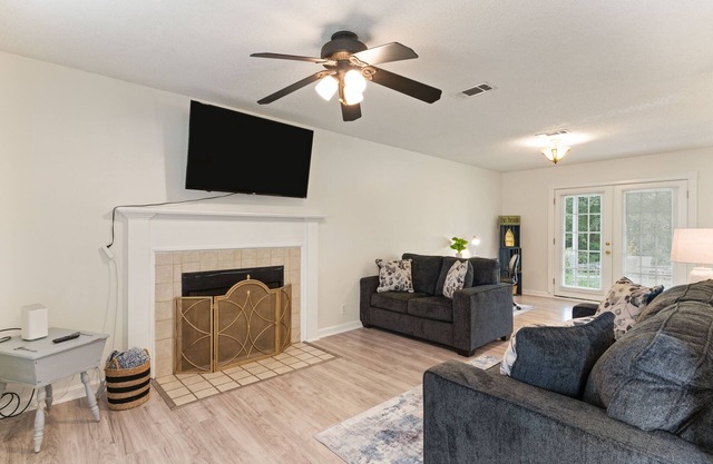 Creekside Hideaway | 3 Bed, 3 Bath