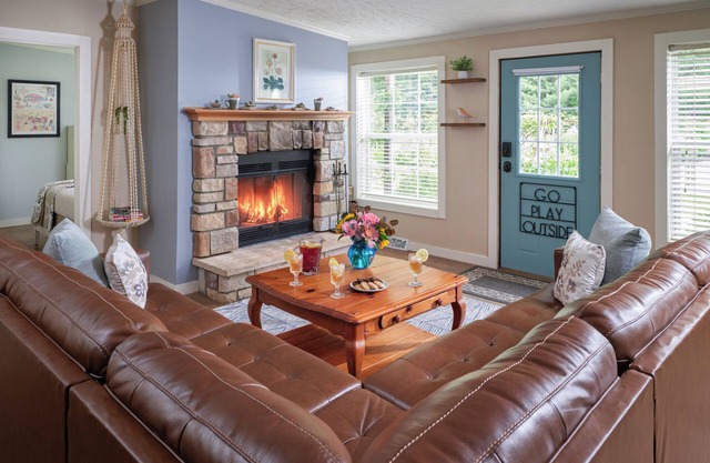 Creekside House on 30 Acres with Kayaks/Pool/Farm/River/Trails/Pets, near Beach