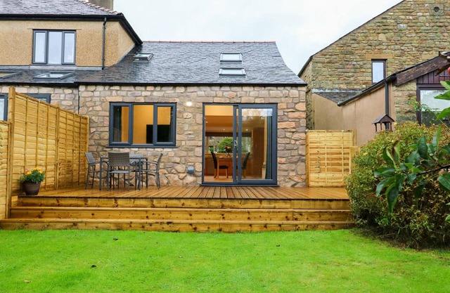 CROFT COTTAGE, pet friendly, country holiday cottage in Clapham