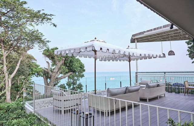 Cross Pattaya Pratamnak