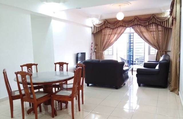 Crown Imperial Court Apartment Madam Ng1