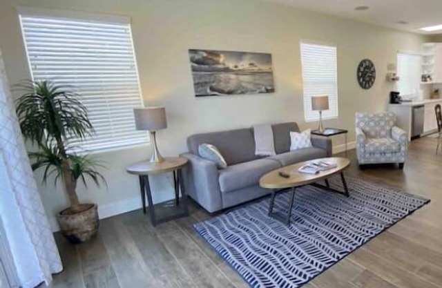 Crown Point Beach Retreat - 2 Blocks To The Bay! w A/C