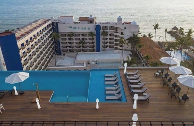 Crowne Paradise Club