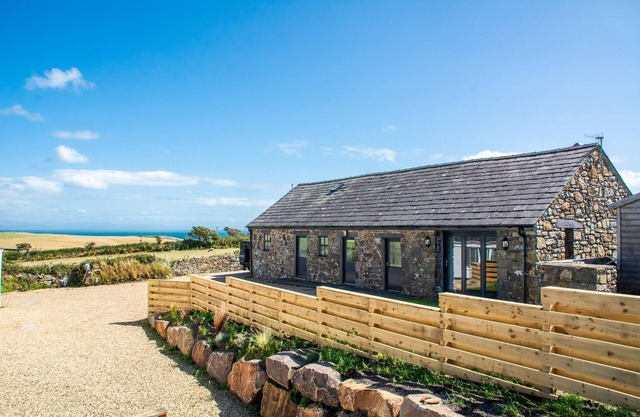 Crowrach - sleeps 7 guests in 3 bedrooms