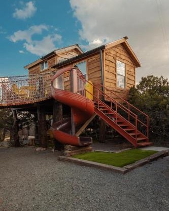 Crows Nest Treehouse At El Mstico Ranch