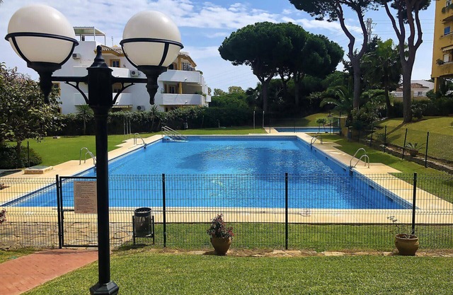 CS223 Spacious 3-bedroom apartment, close to all amenities in Urb. Rincon del Mar - Calahonda, between Fuengirola and Marbella