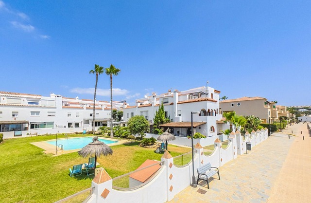 Cubo's Beachfront Marina de Casares House/Beachfront/parking/free wifi