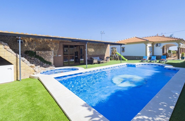 Cubo's Casa Moncayo del Aguila/free wifi/air conditioning