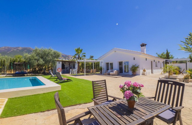 Cubo's Casa Rural Huertas de Alhaurin/private pool/air conditioning/BBQ