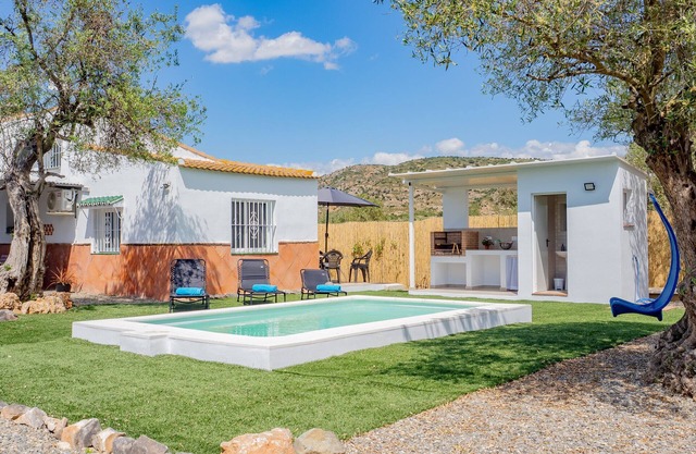 Cubo's Casa Rural La Soleada/private pool/air conditioning/BBQ/free Wi-Fi