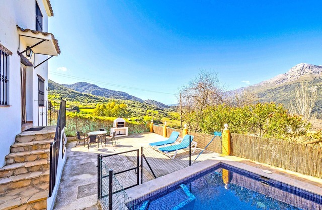 Cubo's Casa Rural La Albahaca de Libar/private pool/free wifi/views